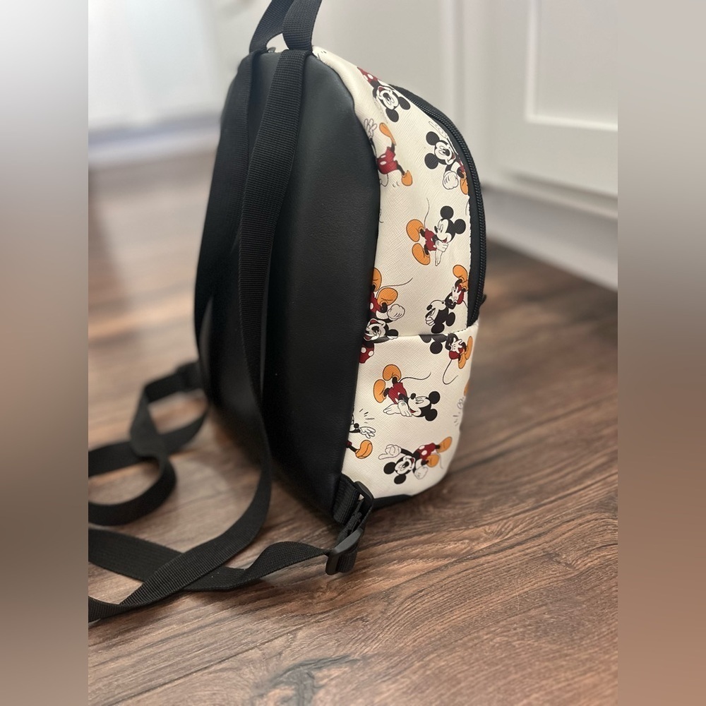 BioWorld Disney Mickey Mouse Classic Mini Backpack 🎒 - Picture 4 of 10